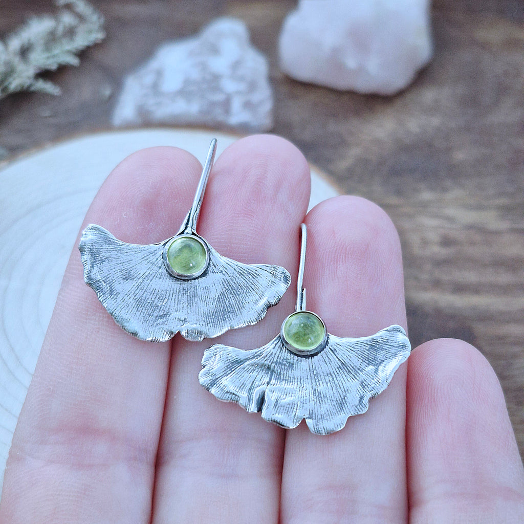 Ginko uhani s peridotom