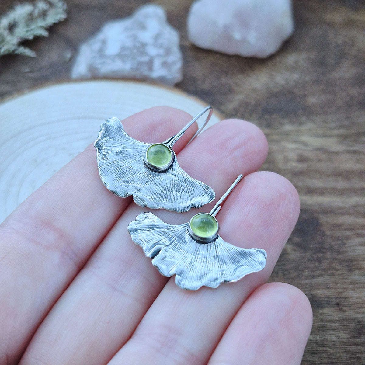 Ginko uhani s peridotom