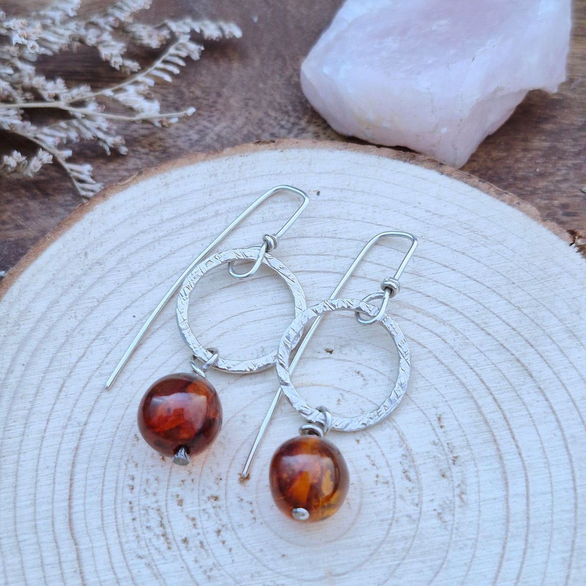 Srebrni uhani z jantarjem